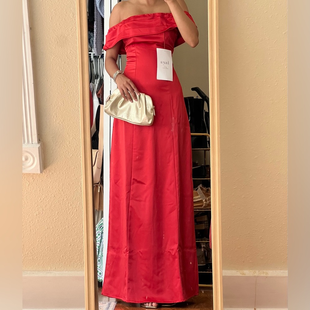 Elegant Red Off-Shoulder formal dress